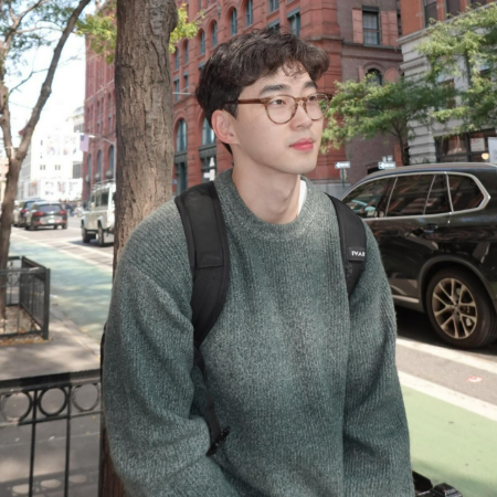 Fred Liu's smooth voice, sharp sense of humor, and common man nature have won him a place in the hearts of his fans.